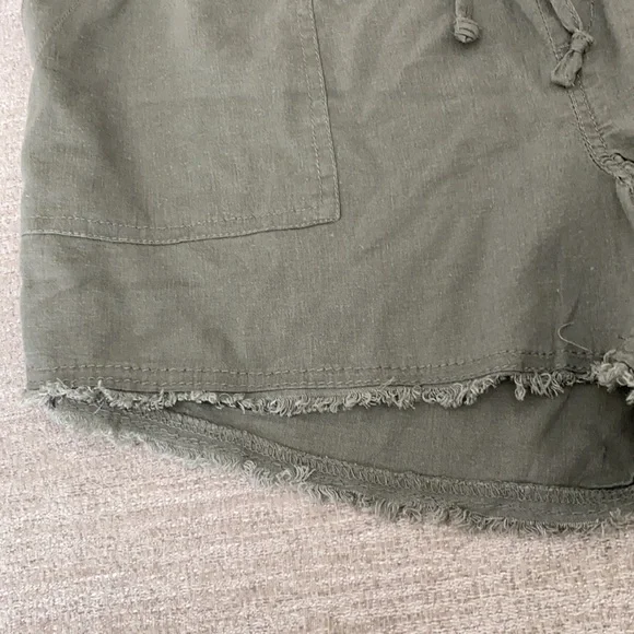 Seven7 green “Laguna” soft pull on shorts Size Large NWT. - Picture 4 of 10